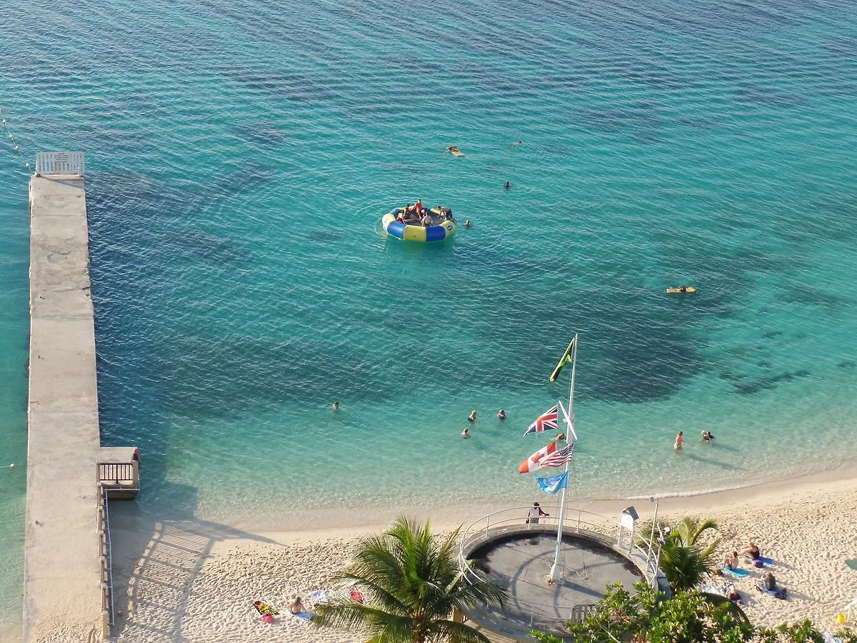 Hipstrip Beach Studio @ Montego Bay Club Resort