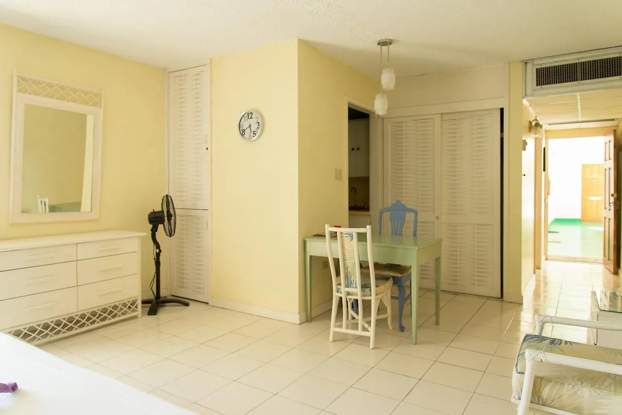 Hipstrip Beach Studio @ Montego Bay Club Resort Apartment